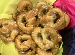 Una foto de Pretzels paso a paso😋😋
