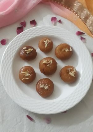 सूजी रस भारी (suji ras bhari recipe in Hindi) रेसिपी मुख्य फोटो