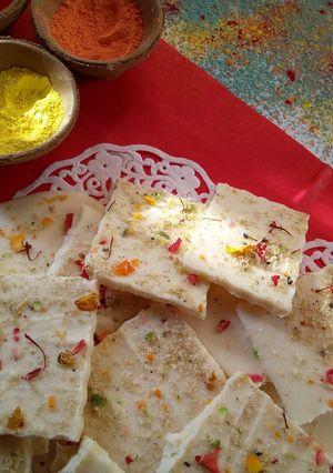 A picture of White Chocolate Bark#foodphotographychallenge.