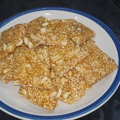 A picture of Till or peanut ki gachak.