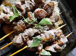 Une photo de Brochettes d'agneau aux romarin et laurier 🍴