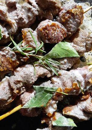 Une photo de Brochettes d'agneau aux romarin et laurier 🍴
