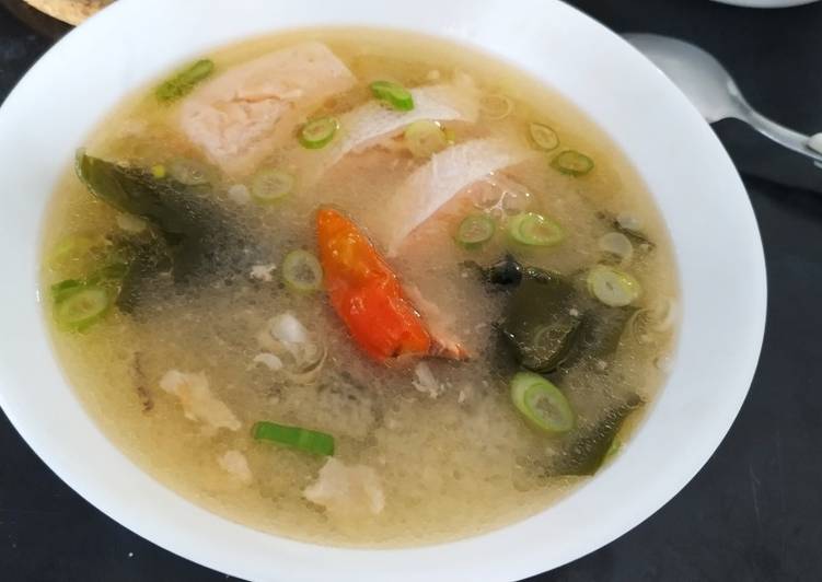 Cara Gampang Membuat Salmon Miso Soup 5 bahan saja yang Sempurna