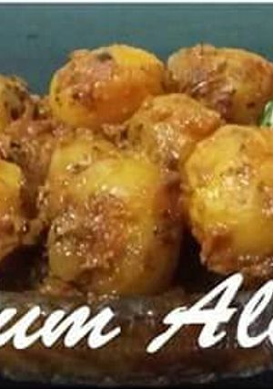 A picture of Dum Aloo.