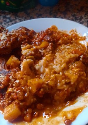 Una foto de Guiso de carne, lentejas y arroz