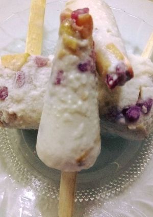 A picture of Pear & pomegranate kulfi (Navratri vrat special).