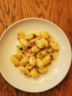 A picture of Gnocchi (or any other pasta) in cream sauce with bacon bits.