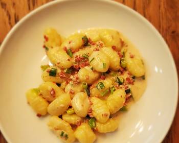 Fast Cooking Methods Gnocchi or any other pasta in cream sauce with bacon bits Very Delicious