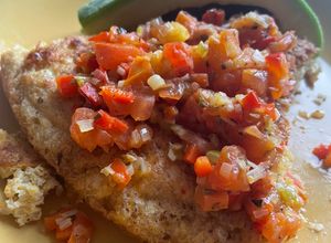 Una foto de Versión súper mejorada tortilla de quinoa con hogao 🇨🇴