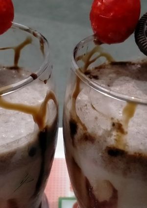 ઓરીઓ મિલ્કશેક(Oreo Milkshake Recipe in Gujarati) રેસીપી મુખ્ય ફોટો