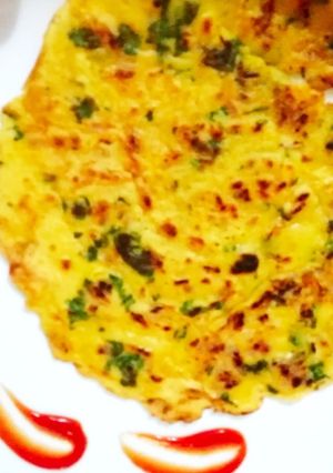 A picture of Suji besan egg chilla.