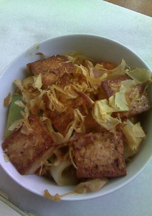 Foto principal de Tofu con verduras y arroz al estilo japonés