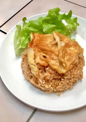 รูปของ ข้าวผัดน้ำพริกเผาไข่เจียวผักสลัด