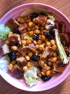 Una foto de Ensalada de seitán estilo árabe 🥗