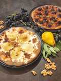 Focacce di grano arso e saraceno con: Taleggio pera noci fava tonka E... salsiccia uva e mozzarella