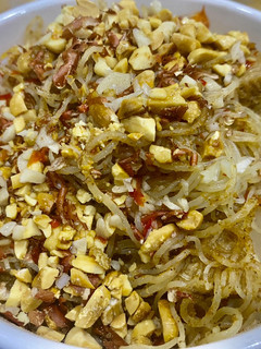 Hình của món Bún bì chay (có thêm heo quay chay).