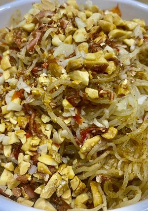 Hình của món Bún bì chay (có thêm heo quay chay).