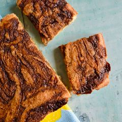 A picture of Cinnamon Swirl Bars.