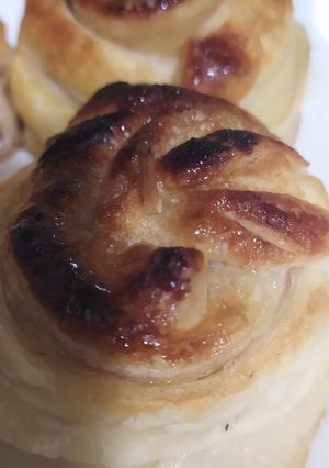 Una foto de Manzana cubierta de hojaldre y rellena de frutos secos