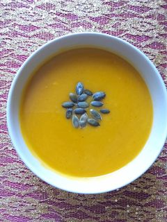 Sütőtökkrémleves pirított tökmaggal - Gluténmentes, vegán recept fotója