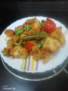 A picture of Gobhi, Matar & Potato Subji.