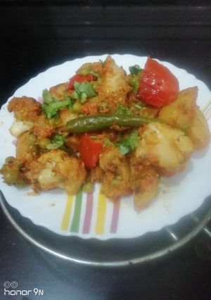 A picture of Gobhi, Matar & Potato Subji.