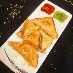 A picture of Mumbai masala cheese toast.