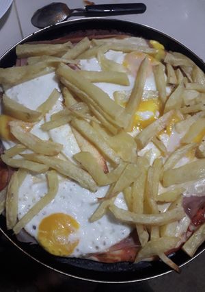Una foto de Pizza casera con harina pureza