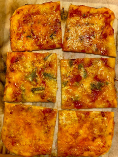 Una foto de Pizza rápida 4 Quesos y miel