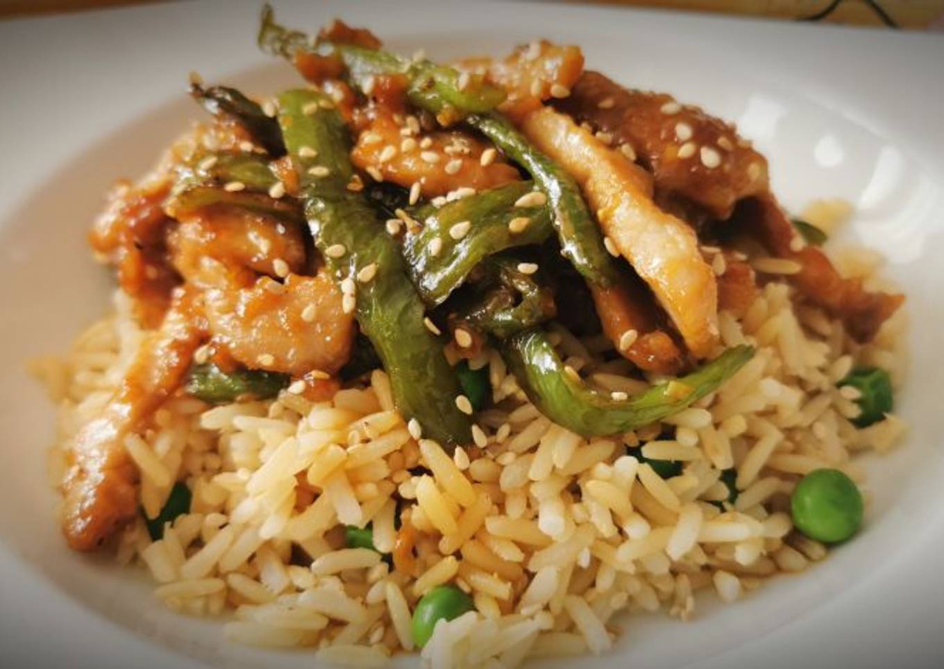 Chop suey de Cerdo y Pimiento verde con Arroz blanco