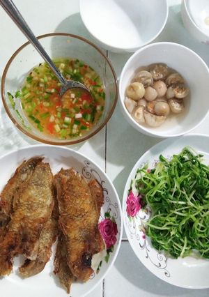 Hình của món Cá mó chiên châm nước mắm hành.