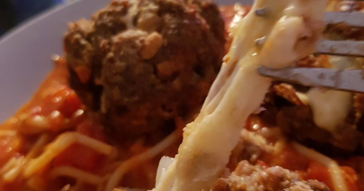 My Italian Meatballs With Soft Mozzarella Cheese Inside Recipe By Maureen Cookpad