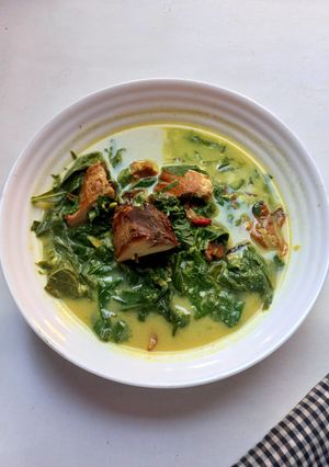 Foto resep Ikan asap daun singkong masak santan
