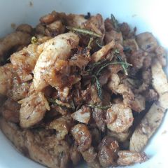 A picture of Shredded chicken friee.