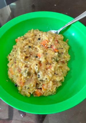 A picture of Mixed Vegetables Oats Kichdi.