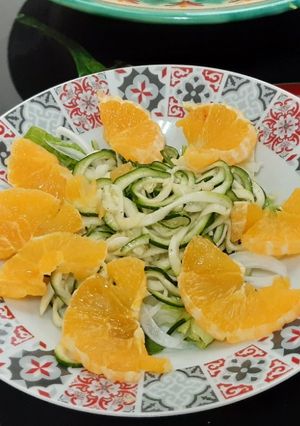Foto principal de Ensalada de calabacín y naranja