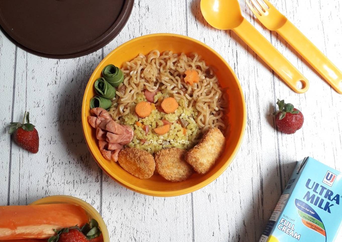 Langkah Mudah untuk Membuat Cutie curly girl bento (nasi kuning goreng
dan mie tumis) Anti Gagal