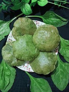 पालक पूरी(palak poori recipe in hindi) रेसिपी मुख्य फोटो