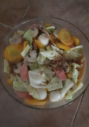Foto resep Tumis wortel kubis topping telur puyuh jamur kancing sosis