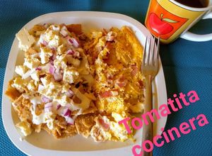 Una foto de Chilaquiles rojos