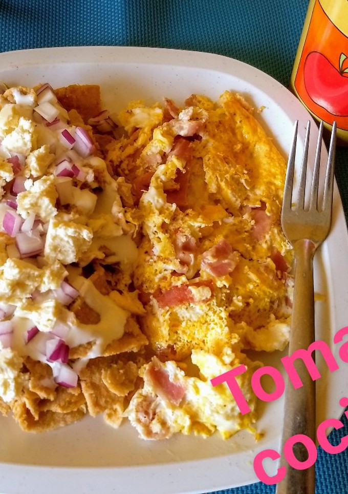 Una foto de Chilaquiles rojos