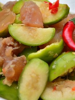 Hình của món Gân bò dầm cóc.