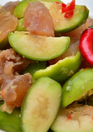Hình của món Gân bò dầm cóc.