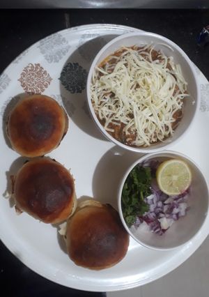 A picture of Cheese pav bhaji.