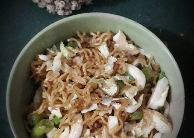 Mie goreng untuk nasi uduk