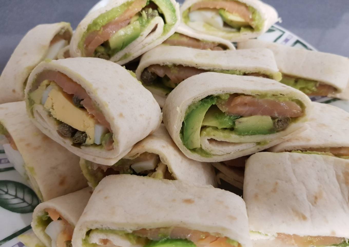 Rollitos de aguacate y salmón