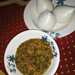 A picture of Tuwan shinkafa with okro soup.