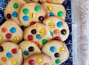 Una foto de Galletitas tipo m&m con 6 ingredientes sin manteca
