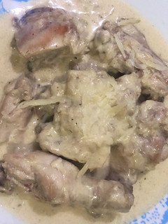 Una foto de Pollo con nata y queso 🧀