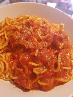 Una foto de Espaguetis con salsa siciliana